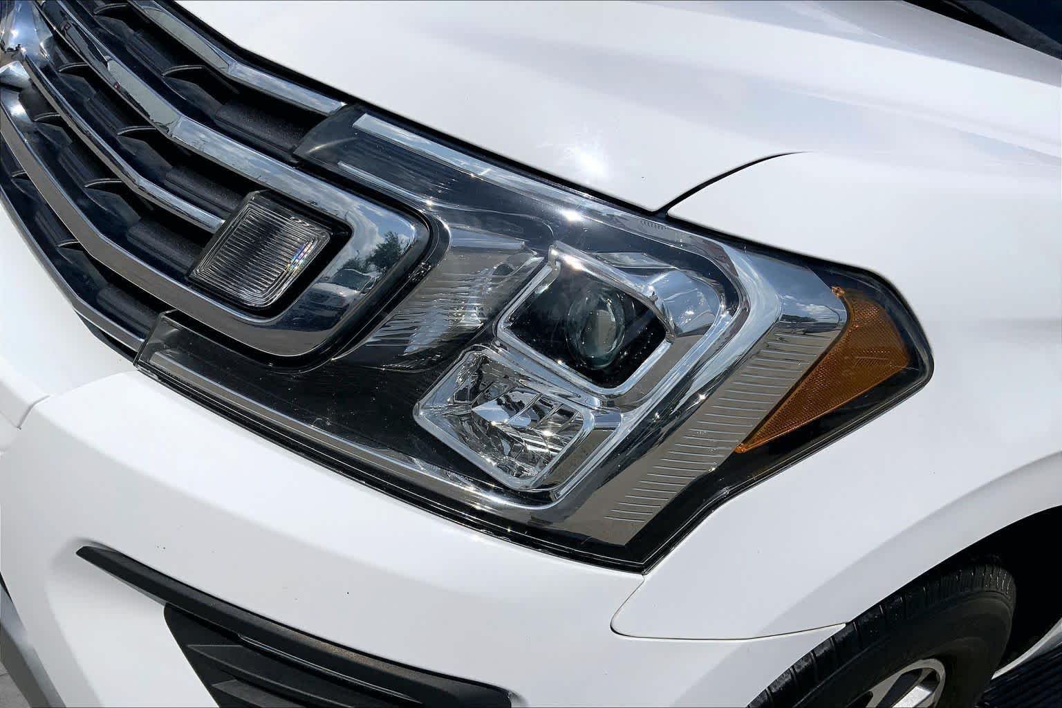Used 2019 Oxford White Ford XLT image 26