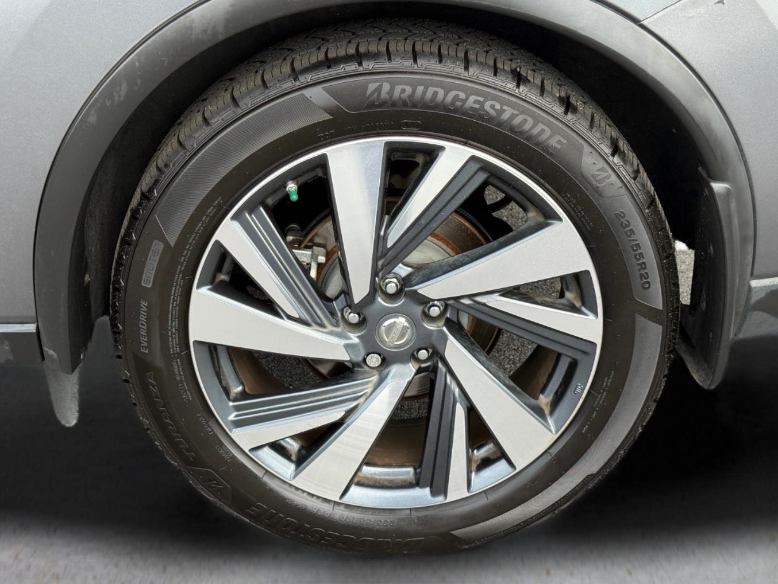 Used 2017 Brilliant Silver Metallic Nissan Platinum image 13