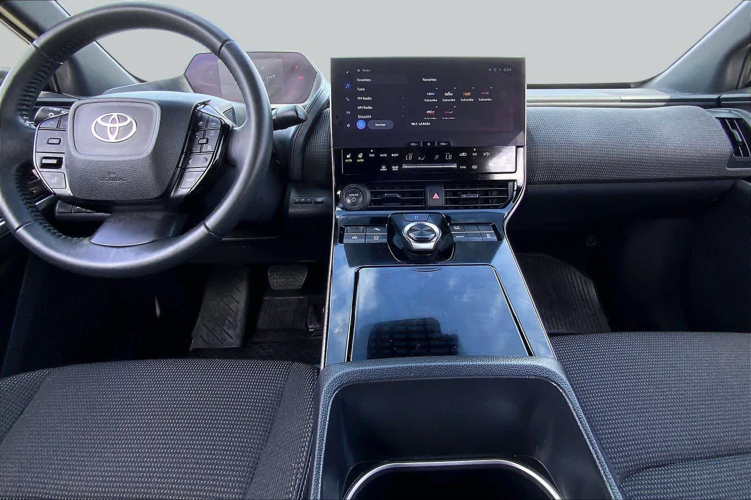 Used 2025 Wind Chill Pearl Toyota XLE image 14