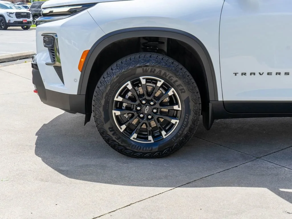 Used 2026 Polar White Tricoat Chevrolet Z71 image 31