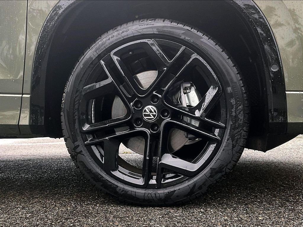 New 2026 Green Volkswagen 2.0T SE R-Line Black image 8