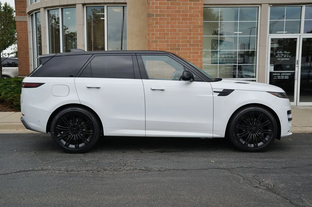 New 2026 Fuji White Land Rover Dynamic SE image 7