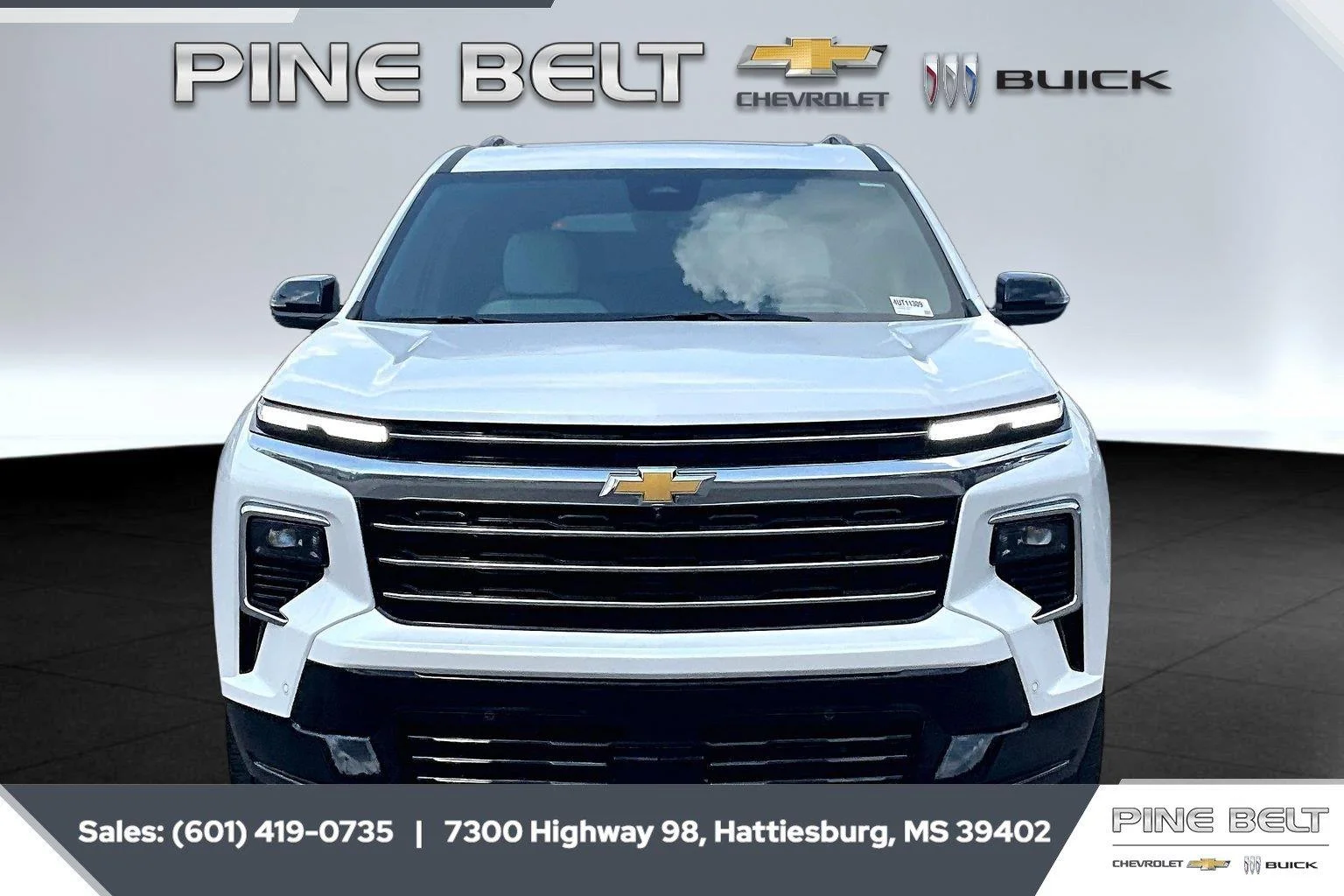 Used 2025 Iridescent Pearl Tricoat Chevrolet High Country image 3