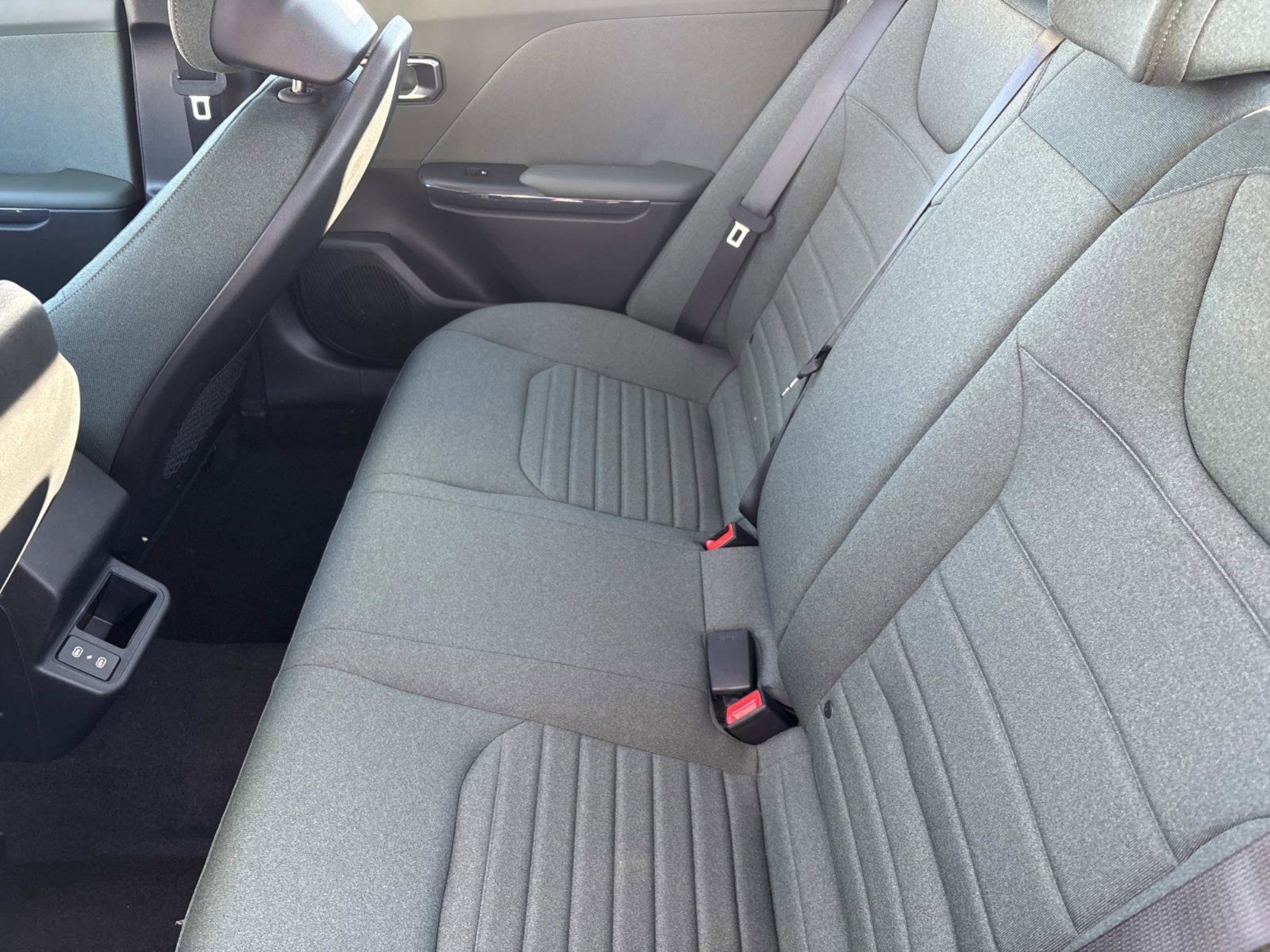 New 2025 Snow White Pearl Kia EX image 16