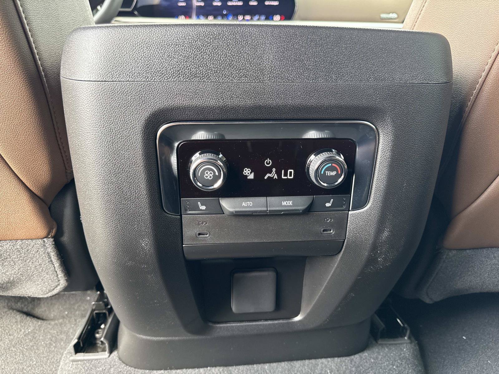 2026 Chevrolet Suburban High Country - Photo 32
