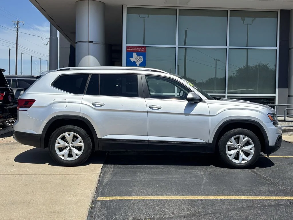 Used 2018 Volkswagen Atlas SE w/Tech with VIN 1V2DR2CA3JC579538 for sale in Bedford, TX