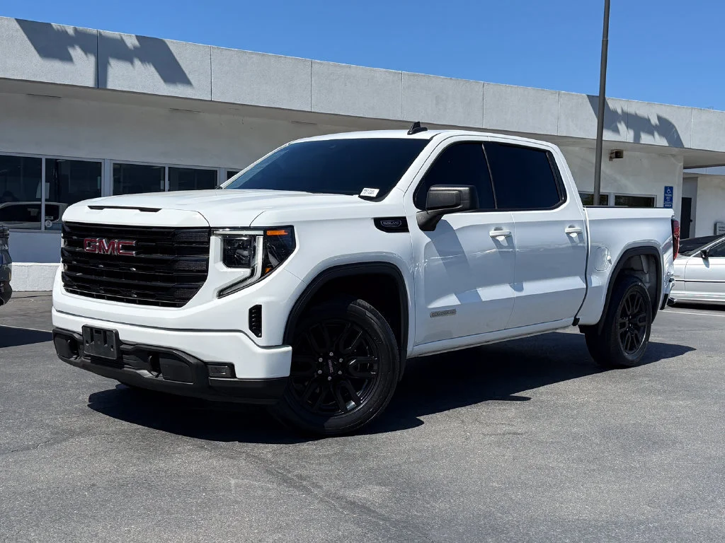 Used 2023 SUMMIT WHITE GMC Elevation image 2