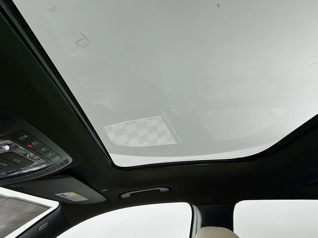 New 2026 Polar White Mercedes-Benz GLB 250 image 21
