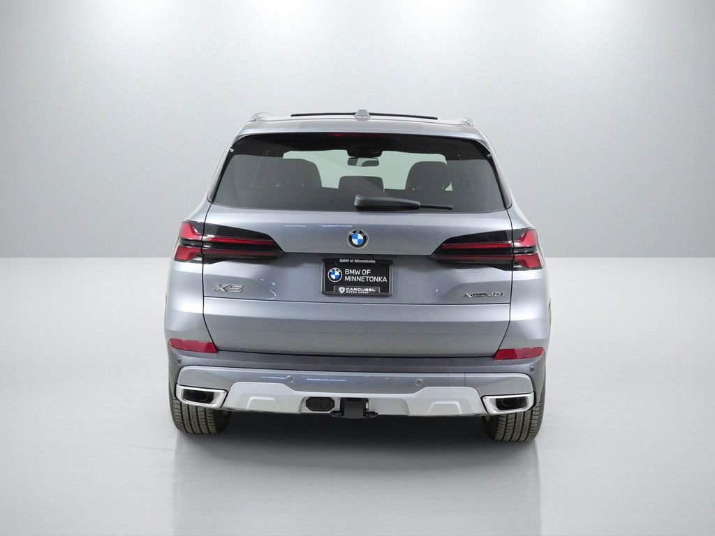 Used 2026 Skyscraper Grey Metallic BMW xDrive40i image 11