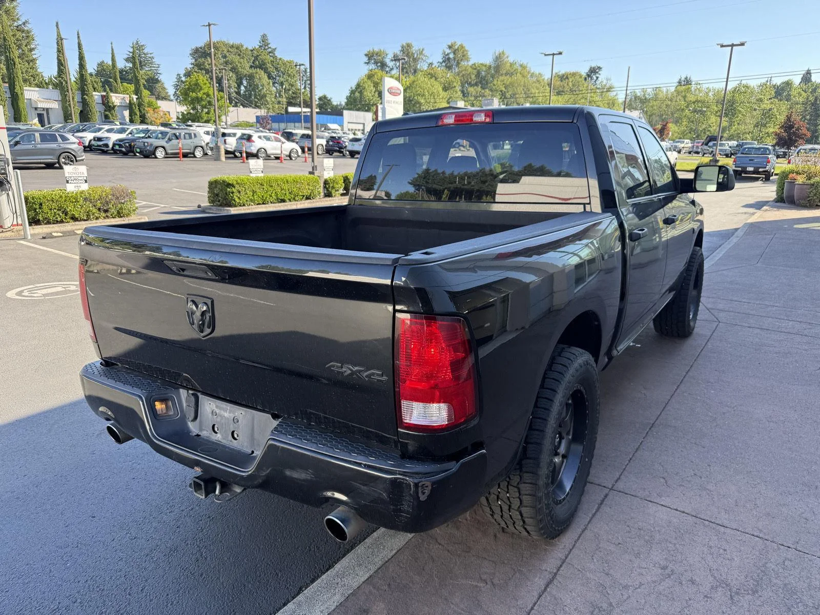 Used 2017 Brilliant Black Crystal Pearlcoat Ram Express image 5