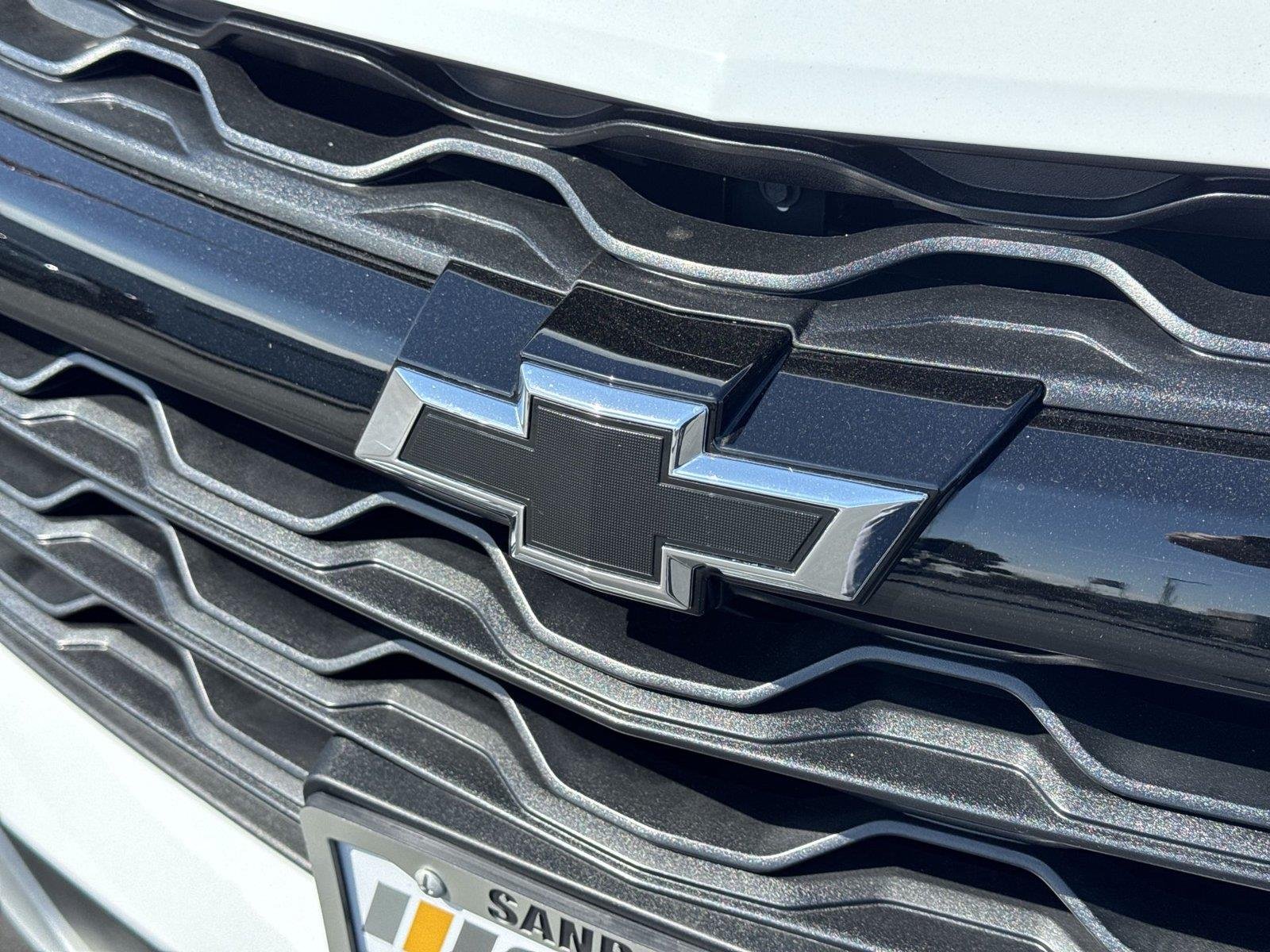 New 2026 Summit White Chevrolet 2LT image 37