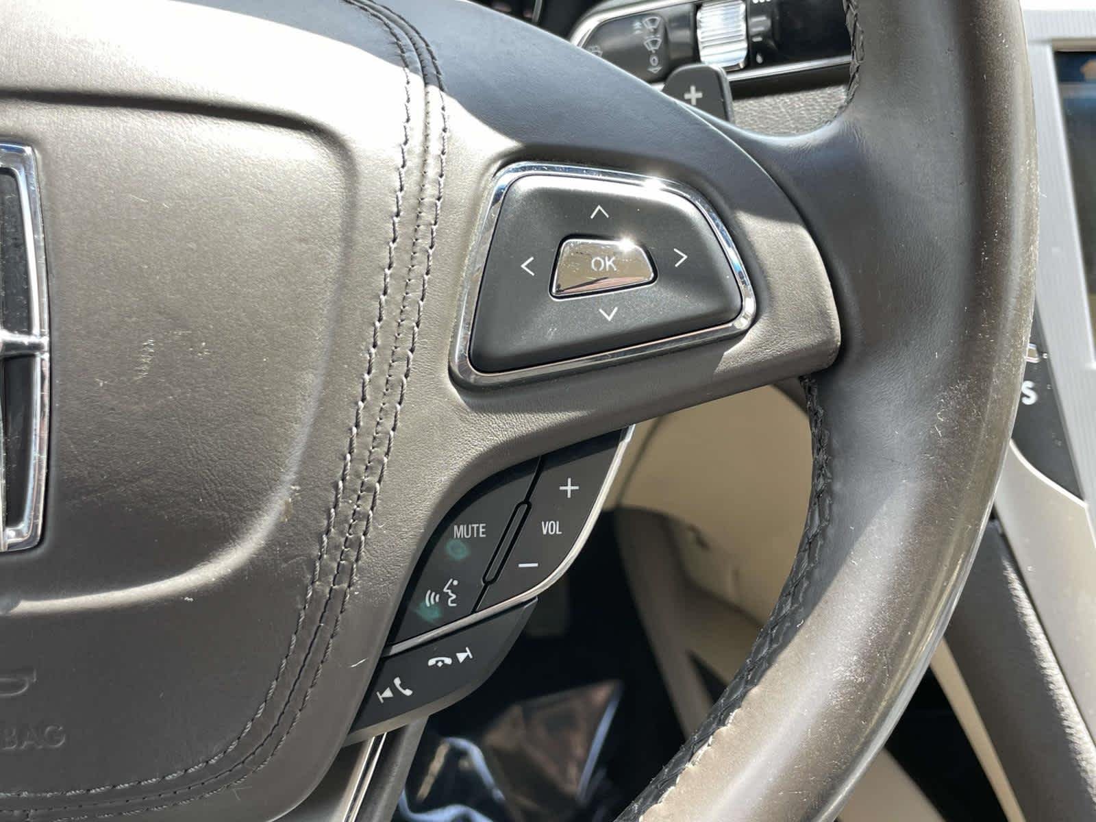 Used 2017 Magnetic Gray Metallic Lincoln Premiere image 31