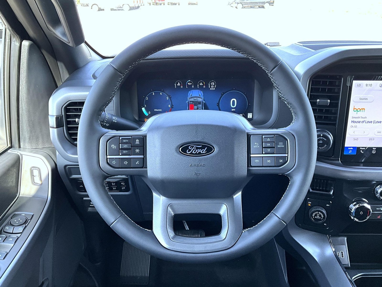 New 2026 Carbonized Gray Metallic Ford XLT image 10