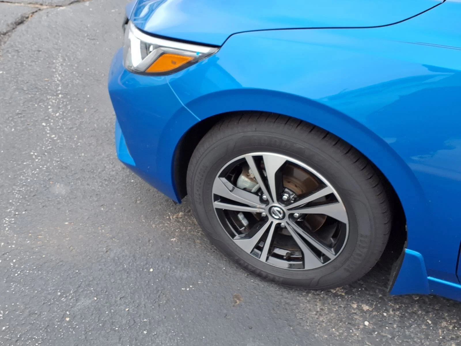 Used 2022 Electric Blue Metallic Nissan SV image 22