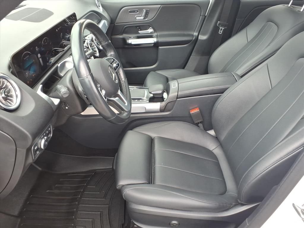 Used 2022 White Mercedes-Benz GLB 250 image 12