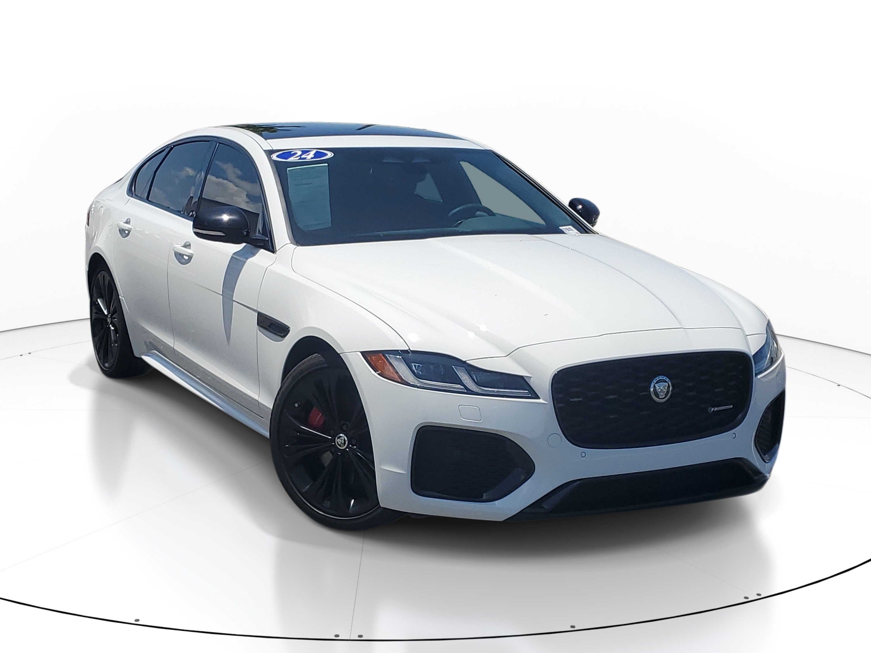 Used 2024  Jaguar R-Dynamic SE image 1