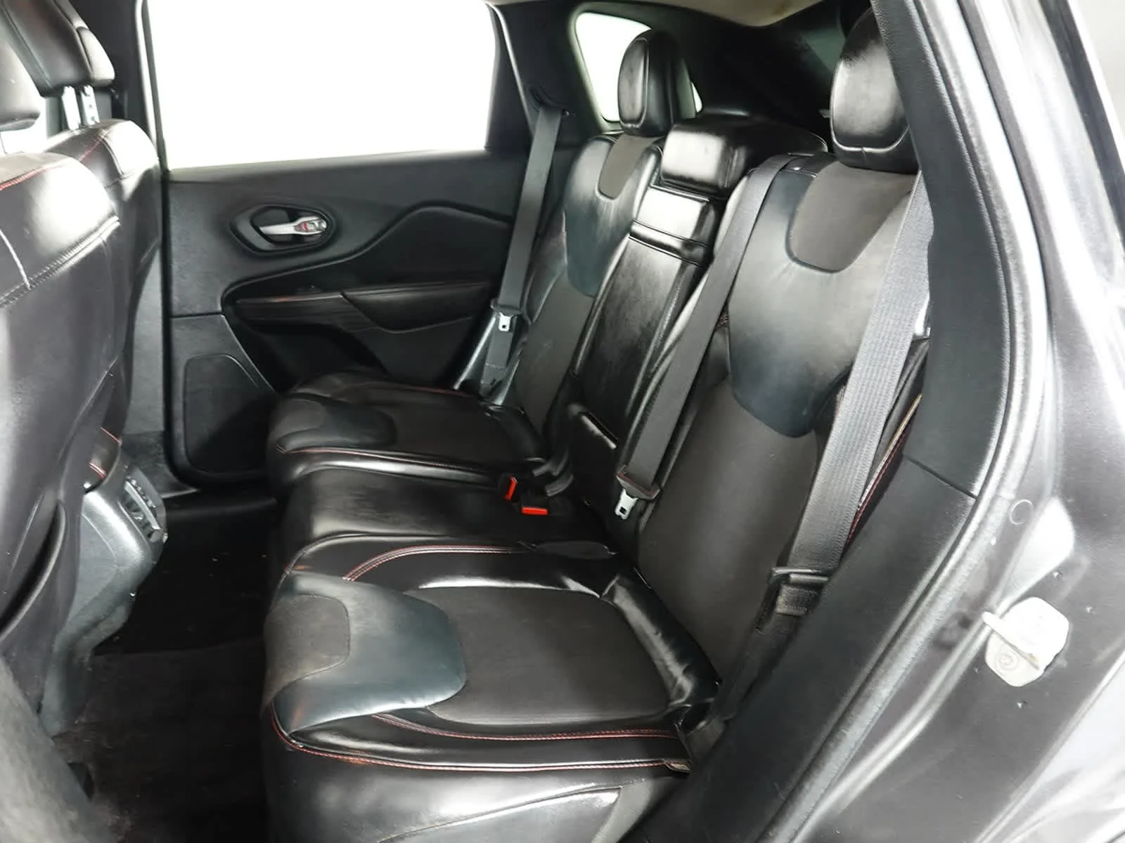 Used 2016 Granite Crystal Metallic Clearcoat Jeep Trailhawk image 14