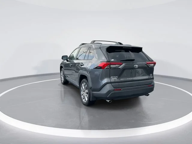Used 2020 Gray Toyota XLE Premium image 6