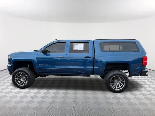 Used 2017 DEEP OCEAN BLUE METALLIC Chevrolet LT image 8