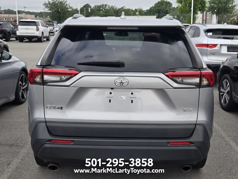 Used 2022 Silver Sky Metallic TOYOTA XLE image 5