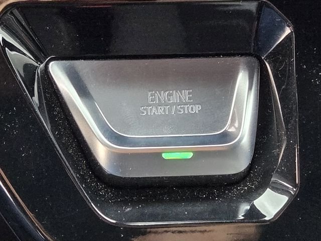 Used 2024 White GMC AT4 image 25