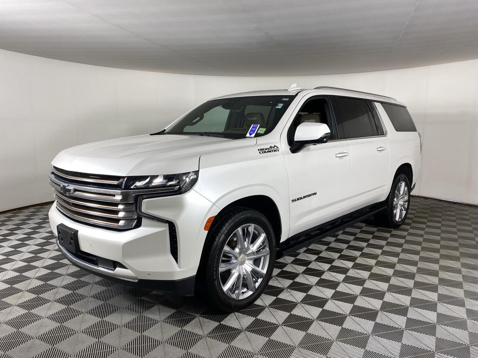Used 2023 Iridescent Pearl Tricoat Chevrolet High Country image 3