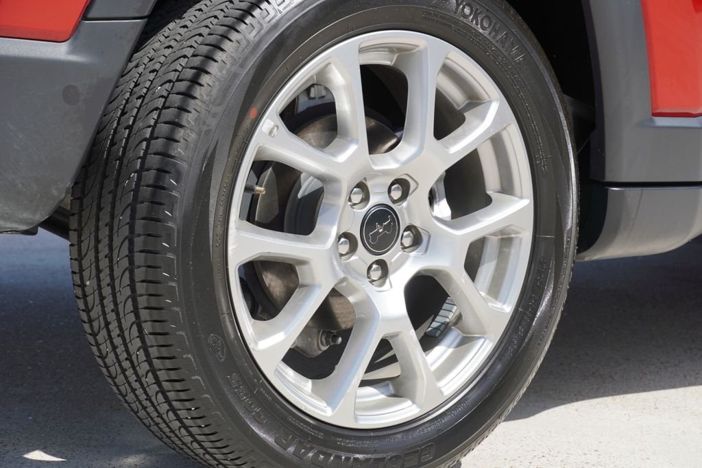 Used 2025 Red Jeep Limited image 9