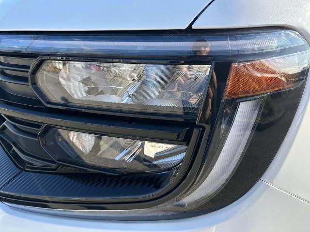 New 2027 Star White Metallic Tri-Coat Ford MAX Active image 9