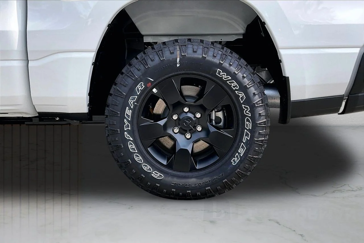 New 2026 Bright White Clear-Coat Exterior Paint RAM Warlock image 33
