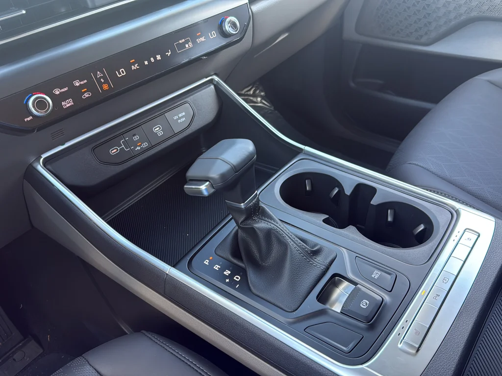New 2027 Ceramic Silver Kia LXS image 22