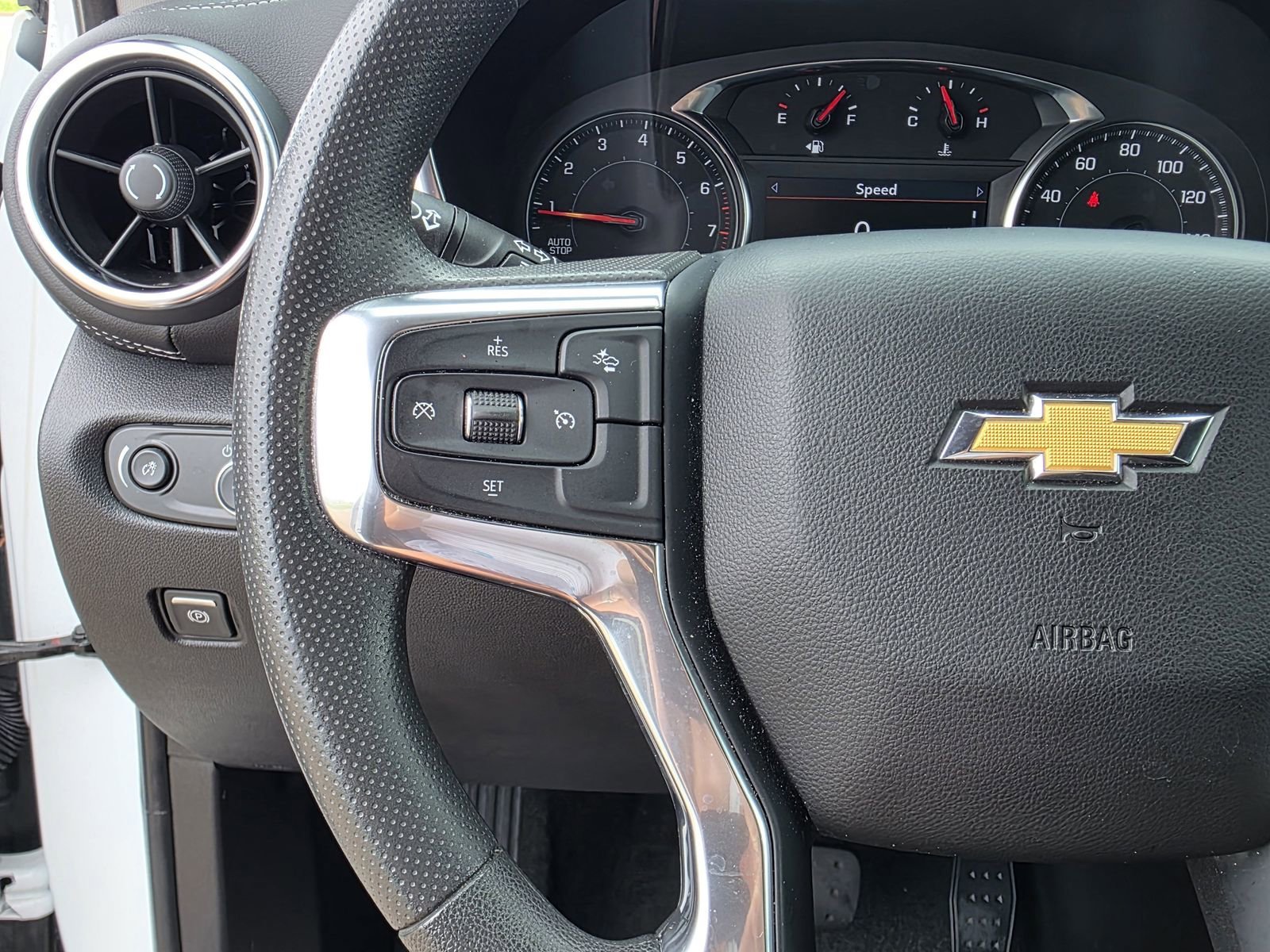 Used 2024 Summit White Chevrolet 2LT image 11