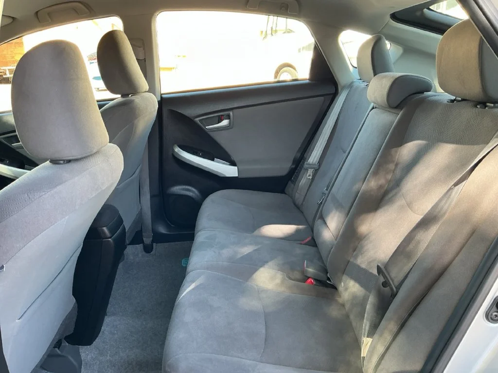 Used 2015 Silver Toyota Three image 27