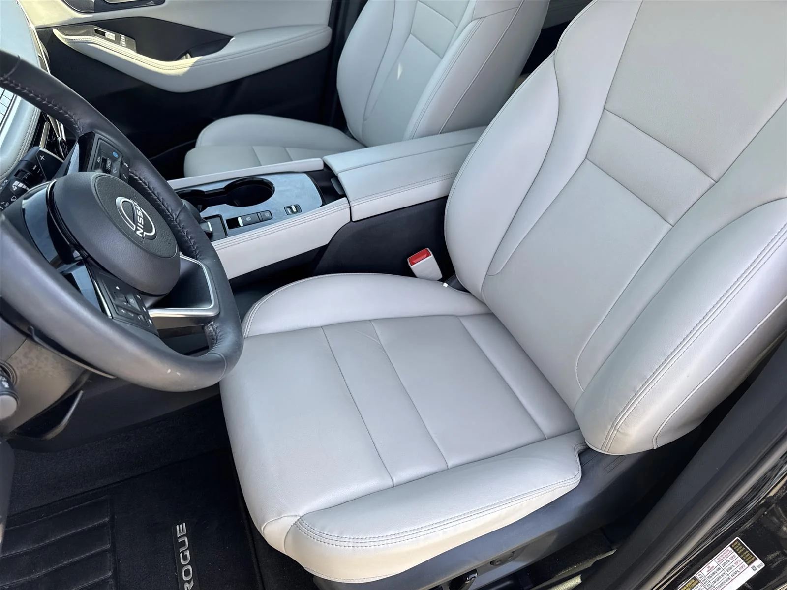 Used 2023 Super Black Nissan SL image 11