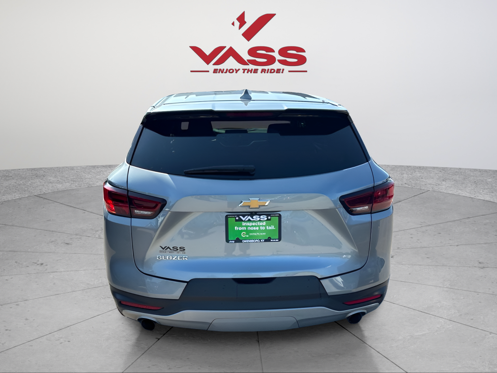 Used 2025 Gray Chevrolet LT image 4