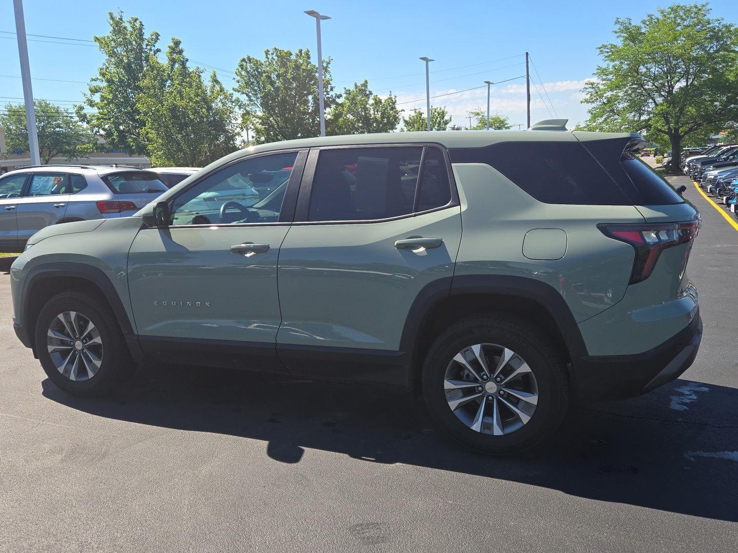 Used 2025 Cacti Green Chevrolet AWD LT image 3