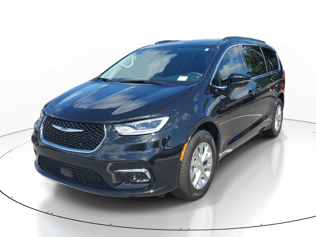 Used 2022 Black Chrysler Touring L image 3