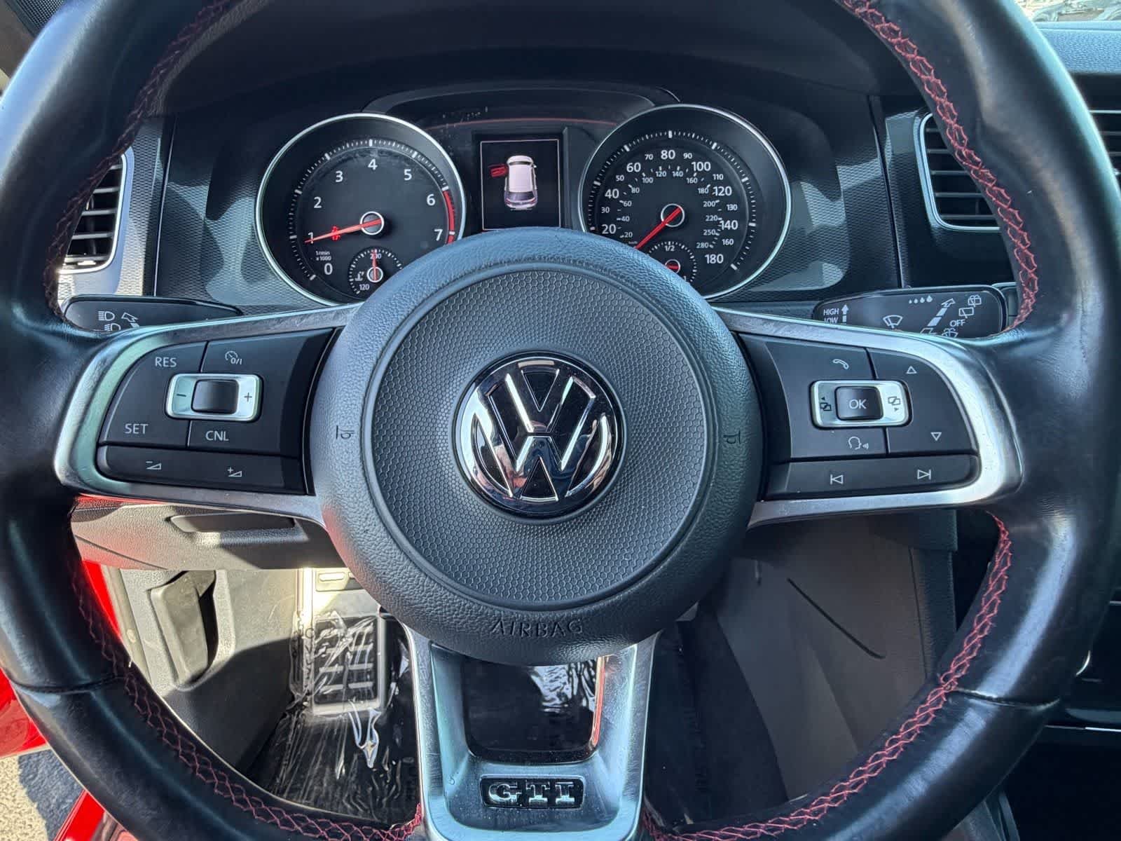 Used 2017 Red Volkswagen SE image 32