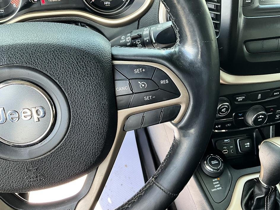 Used 2014 Black Jeep Latitude image 29