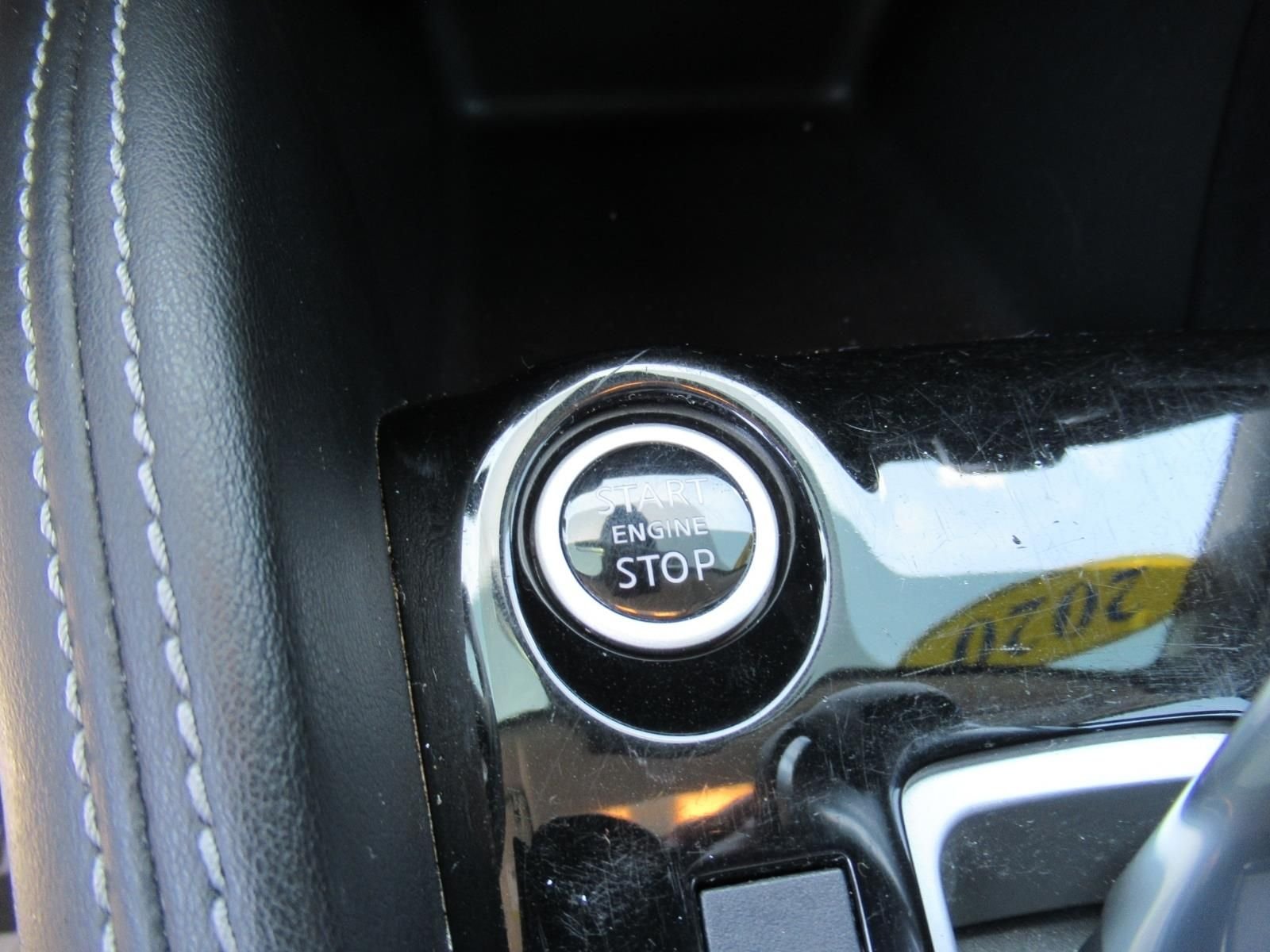 Used 2020 White Nissan SR image 27