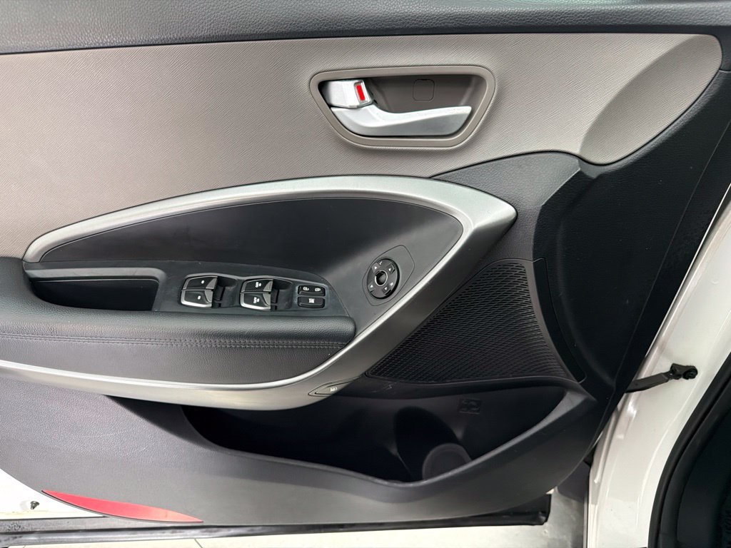 Used 2016 White Hyundai SE image 20