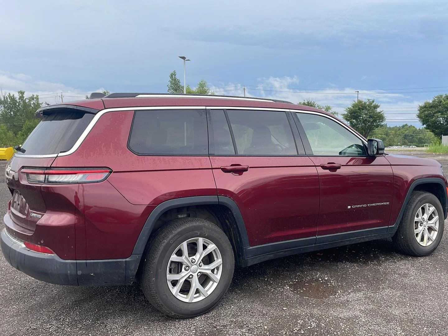 Used 2023 Velvet Red Pearlcoat Jeep Limited image 12