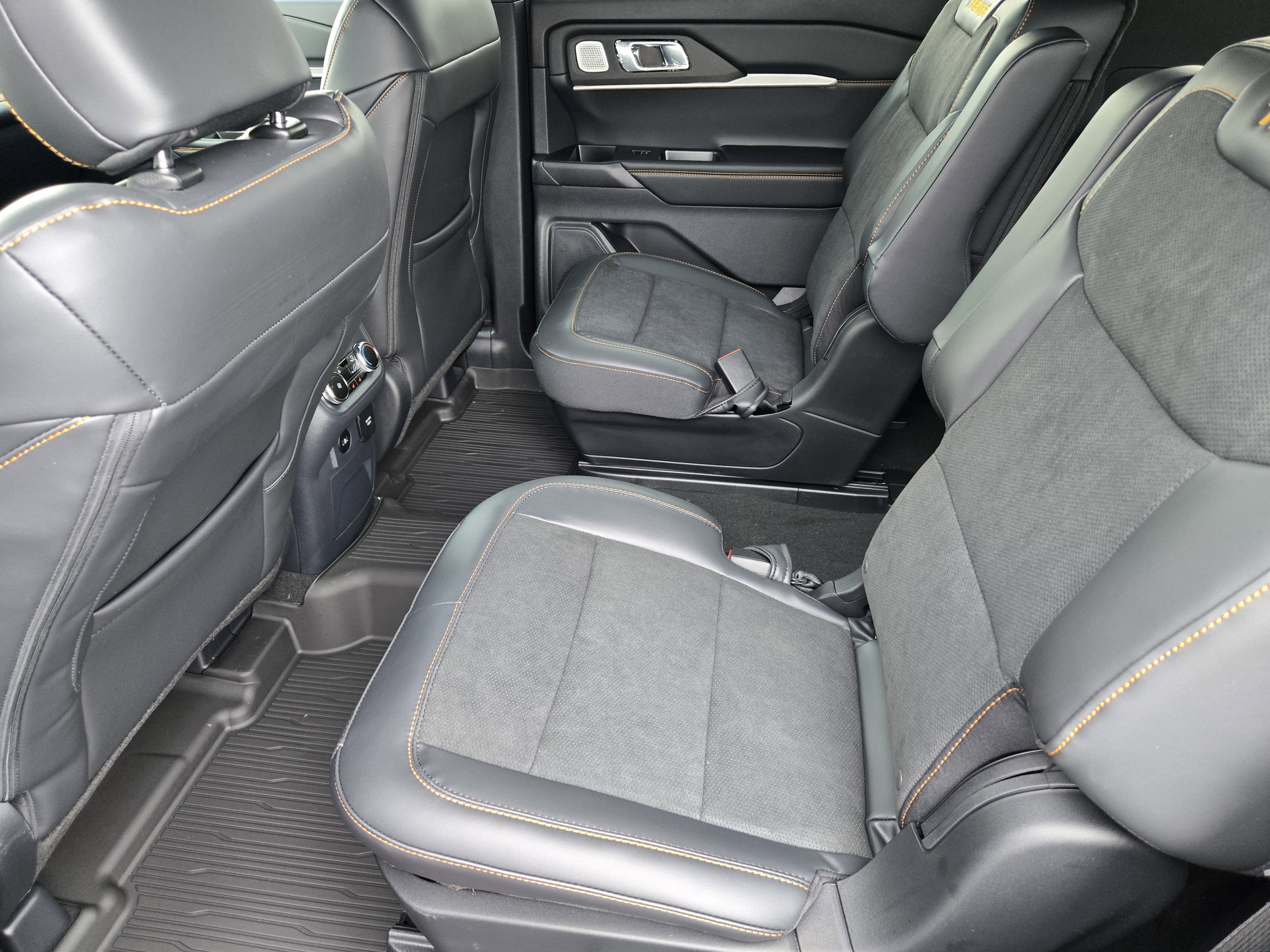 New 2026 Carbonized Gray Metallic Ford Tremor image 18
