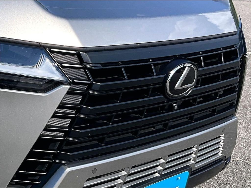 Used 2024 Silver Lexus 550 Premium+ image 33