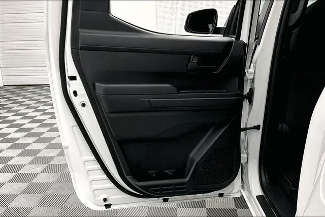2025 Toyota Tacoma SR5 - Photo 22