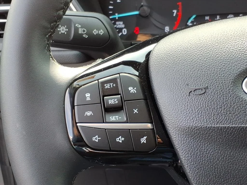 Used 2022 Silver Ford SEL image 16