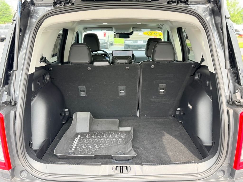 Used 2025 Gray Ford Outer Banks image 8