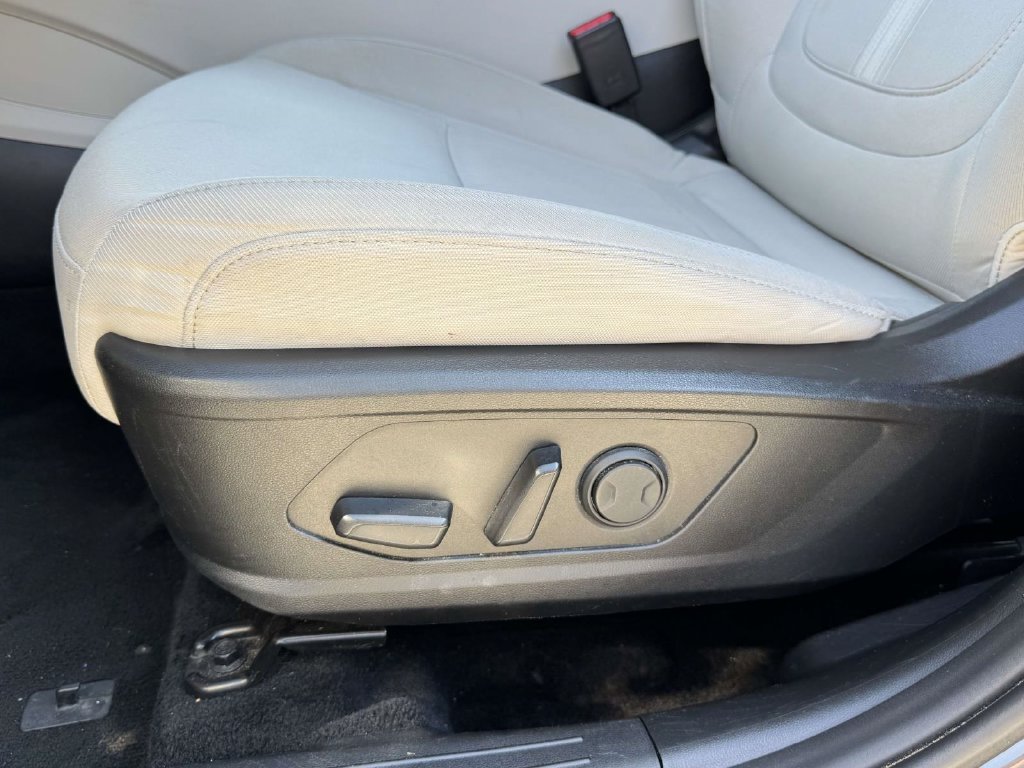 Used 2025 Gray Hyundai SEL image 20