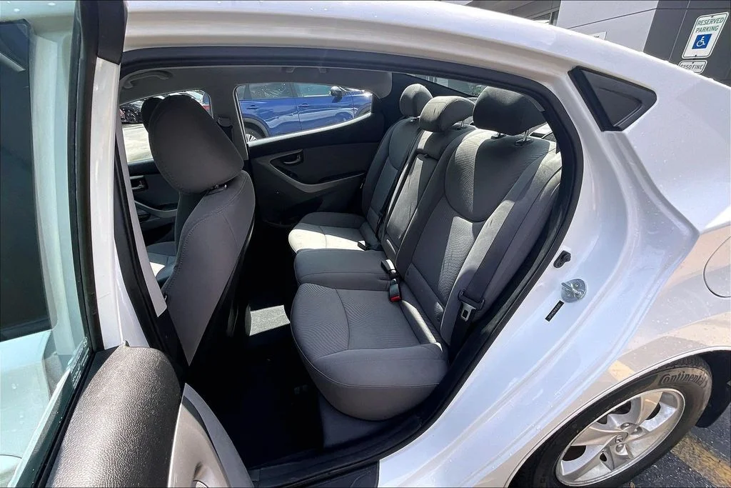 Used 2015 White Hyundai SE image 29