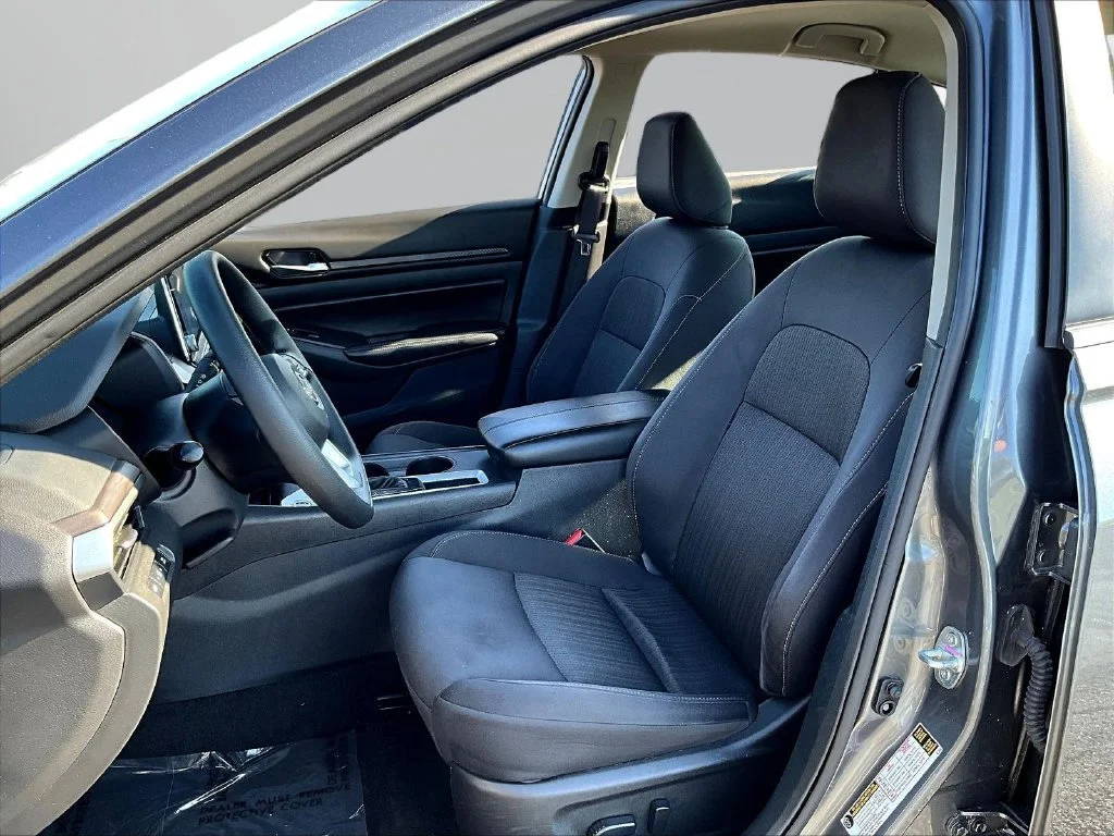 Used 2025 Gun Metallic Nissan 2.5 SV image 22