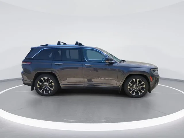 Used 2022 Gray Jeep Overland image 9